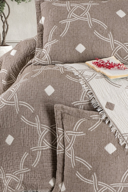 Покривало "Montela Brown" від Blooming Series: Перший вибір